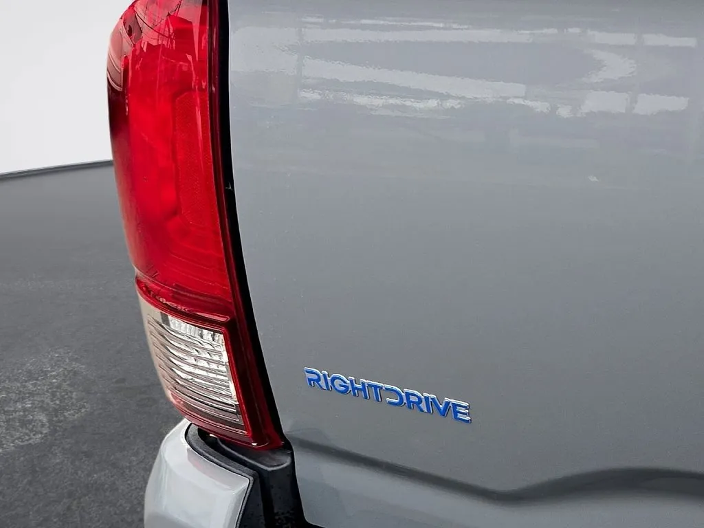 Toyota Tacoma photo 9