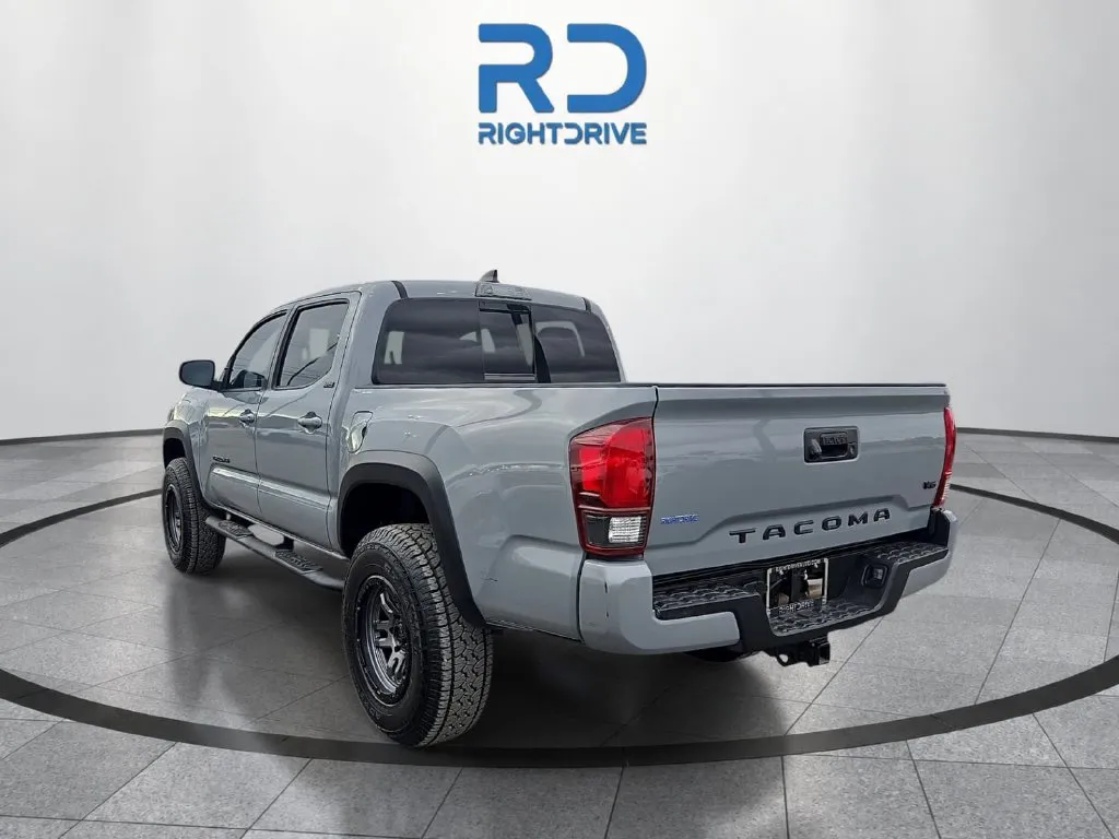 Toyota Tacoma photo 4
