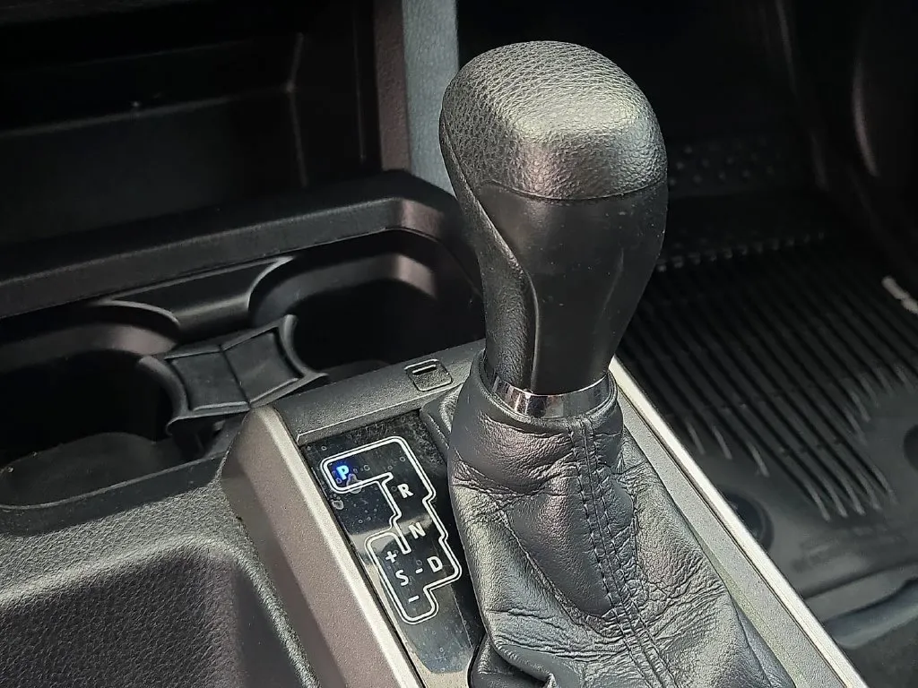 Toyota Tacoma photo 25