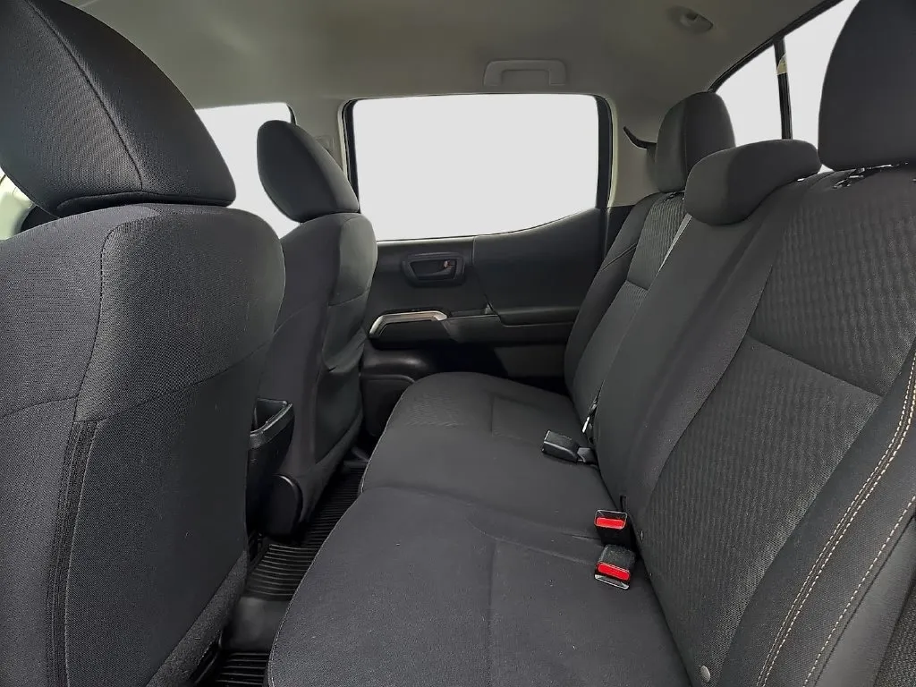 Toyota Tacoma photo 11