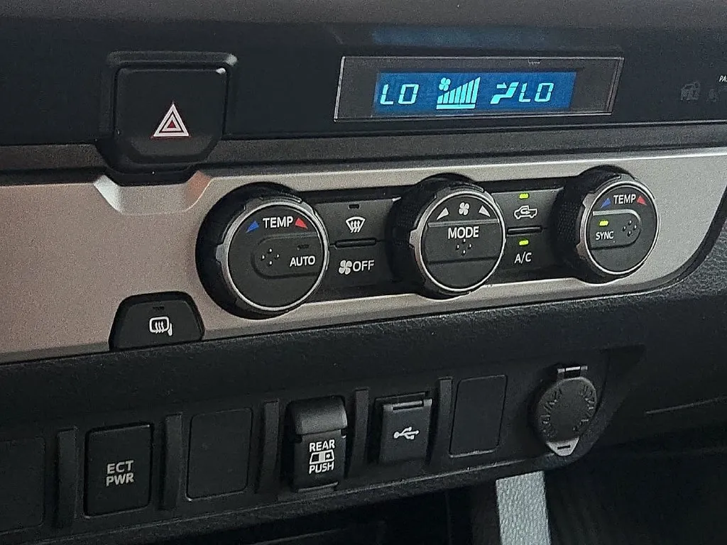 Toyota Tacoma photo 20
