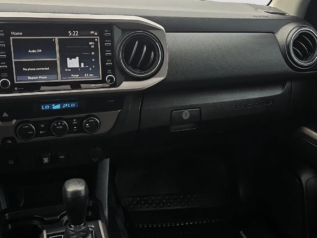 Toyota Tacoma photo 15