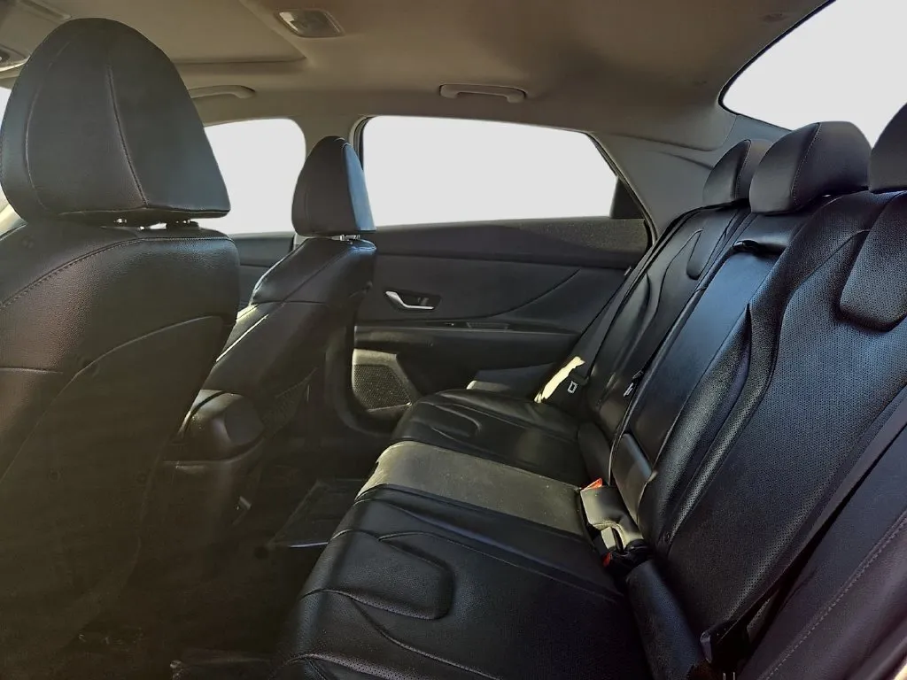 Hyundai Elantra photo 11