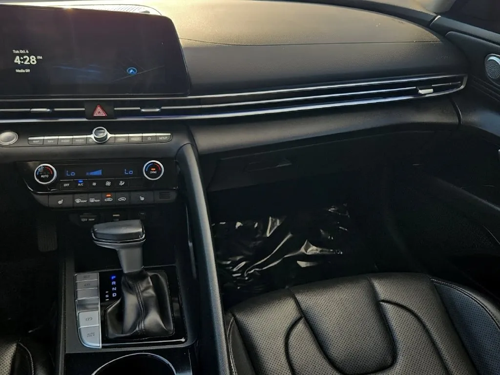 Hyundai Elantra photo 15