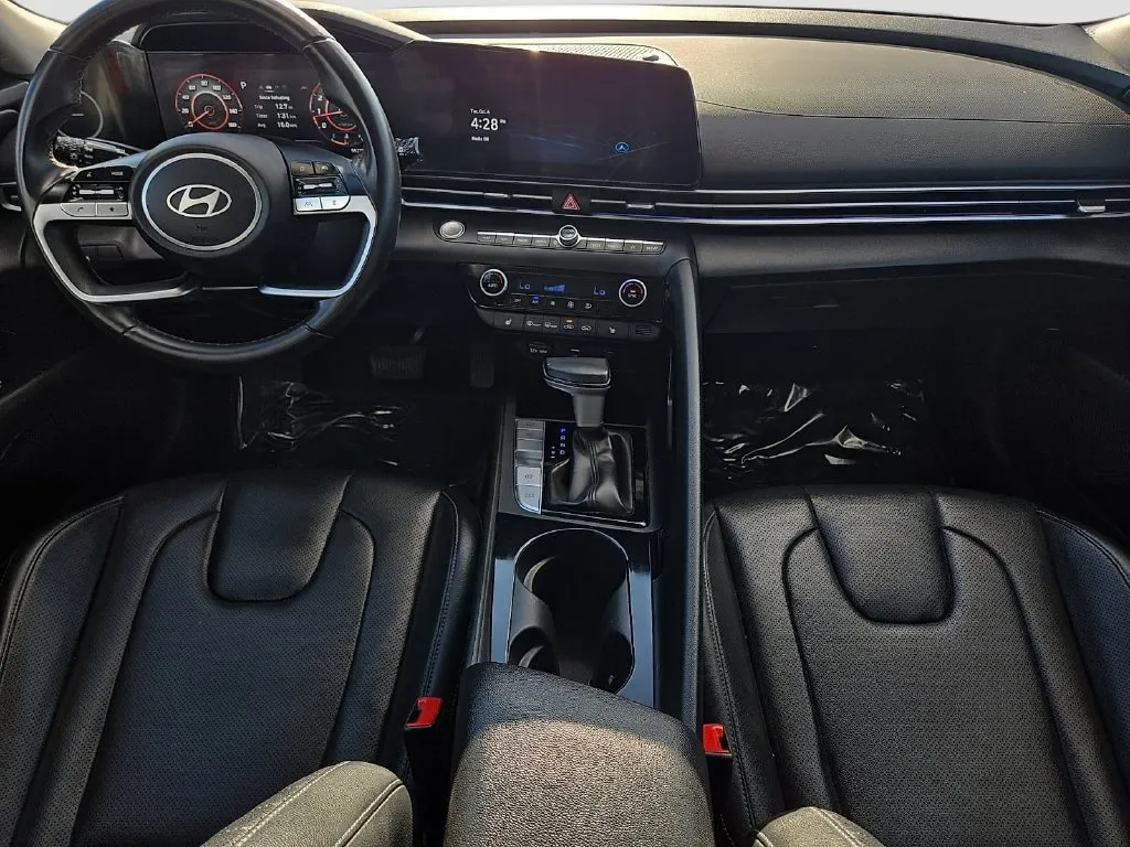 Hyundai Elantra photo 13