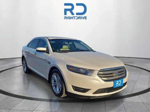 White 2015 Ford Taurus SEL for sale in El Paso, TX
