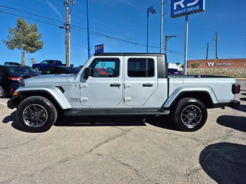 More photos of 2023 Jeep Gladiator Overland at RightDrive - 6930 Alameda, TX