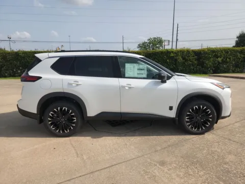 More photos of 2026 Nissan Rogue Dark Armor at Fred Haas Nissan, TX