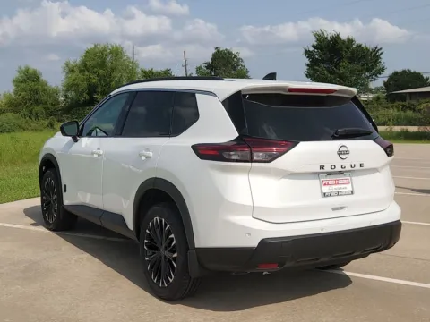 More photos of 2026 Nissan Rogue Dark Armor at Fred Haas Nissan, TX