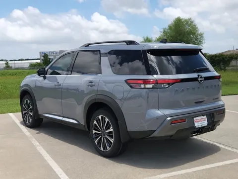 More photos of 2026 Nissan Pathfinder Platinum at Fred Haas Nissan, TX
