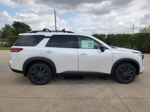 More photos of 2026 Nissan Pathfinder SL at Fred Haas Nissan, TX