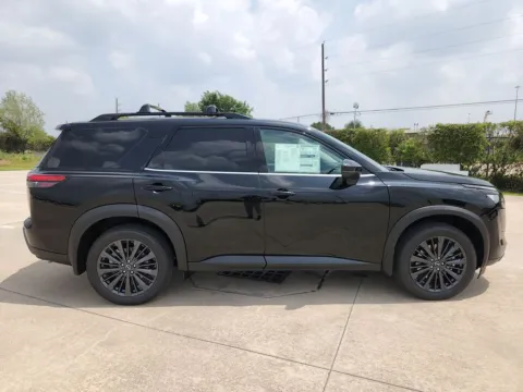 More photos of 2026 Nissan Pathfinder SL at Fred Haas Nissan, TX