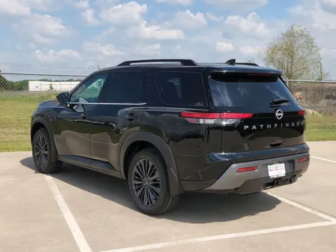 More photos of 2026 Nissan Pathfinder SL at Fred Haas Nissan, TX