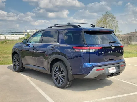 More photos of 2026 Nissan Pathfinder SL at Fred Haas Nissan, TX