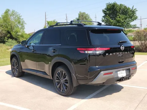 More photos of 2026 Nissan Pathfinder SL at Fred Haas Nissan, TX
