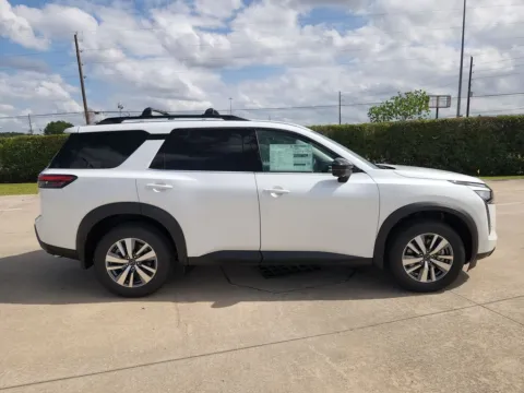 More photos of 2026 Nissan Pathfinder SL at Fred Haas Nissan, TX