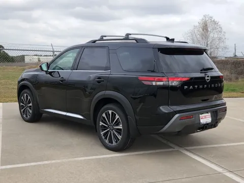 More photos of 2026 Nissan Pathfinder Platinum at Fred Haas Nissan, TX