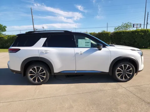 More photos of 2026 Nissan Pathfinder Platinum at Fred Haas Nissan, TX