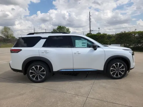 More photos of 2026 Nissan Pathfinder Platinum at Fred Haas Nissan, TX
