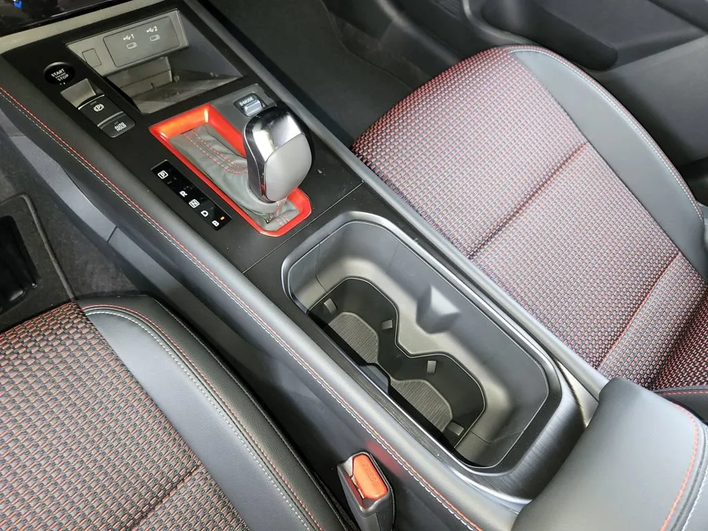 2026 Nissan KICKS SR - Photo 21
