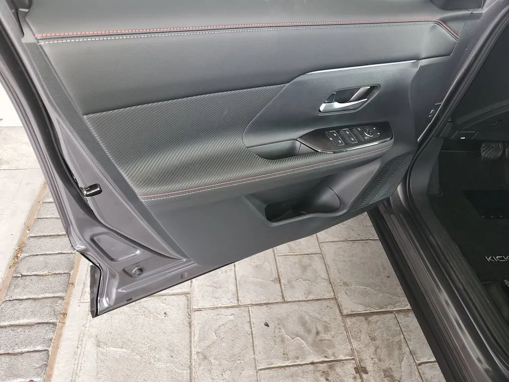 2026 Nissan KICKS SR - Photo 23