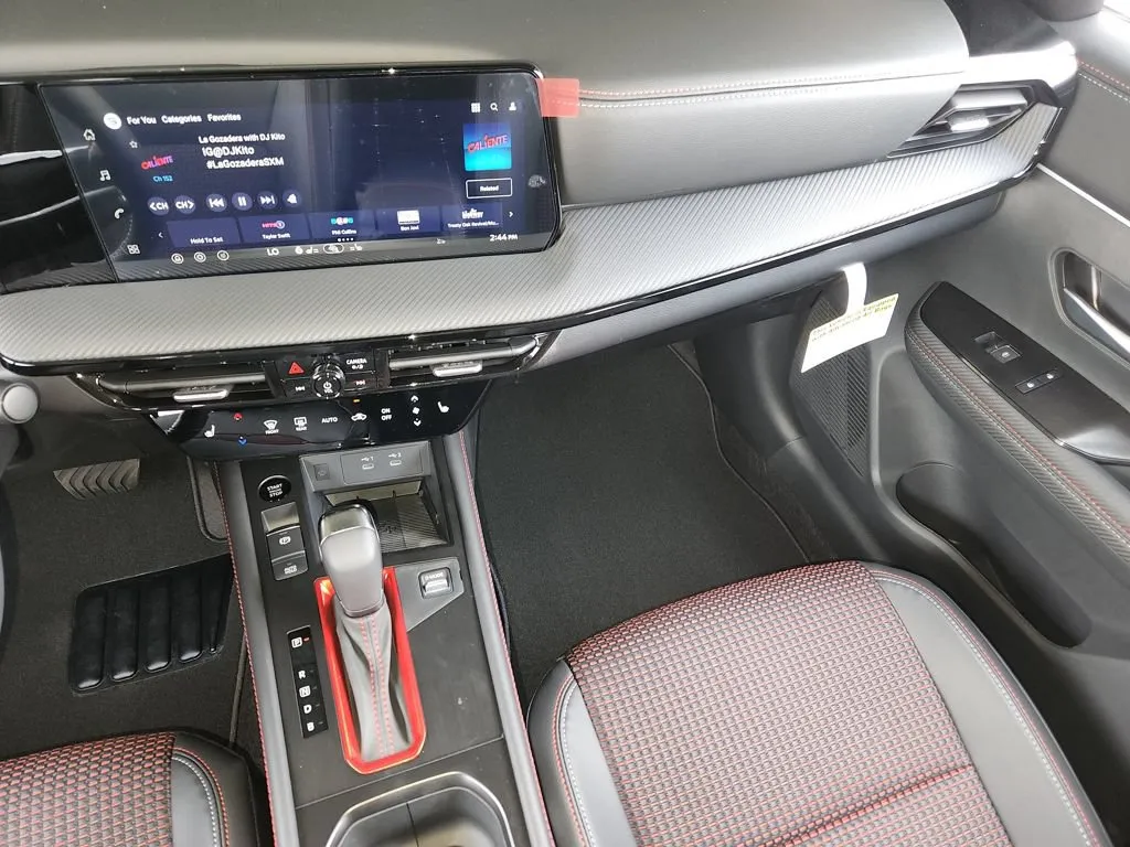 2026 Nissan KICKS SR - Photo 15