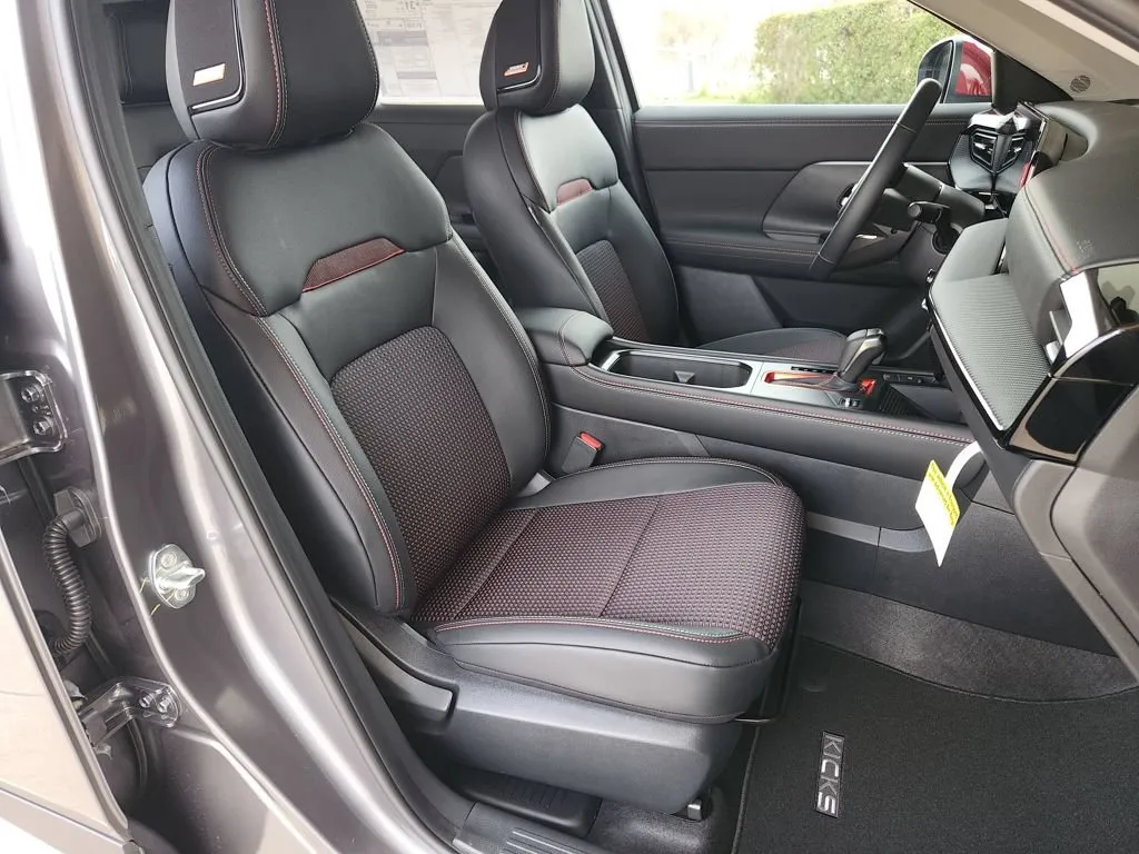2026 Nissan KICKS SR - Photo 12