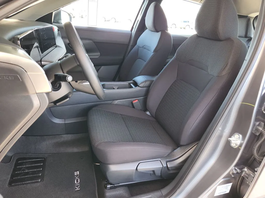 2026 Nissan KICKS S - Photo 8