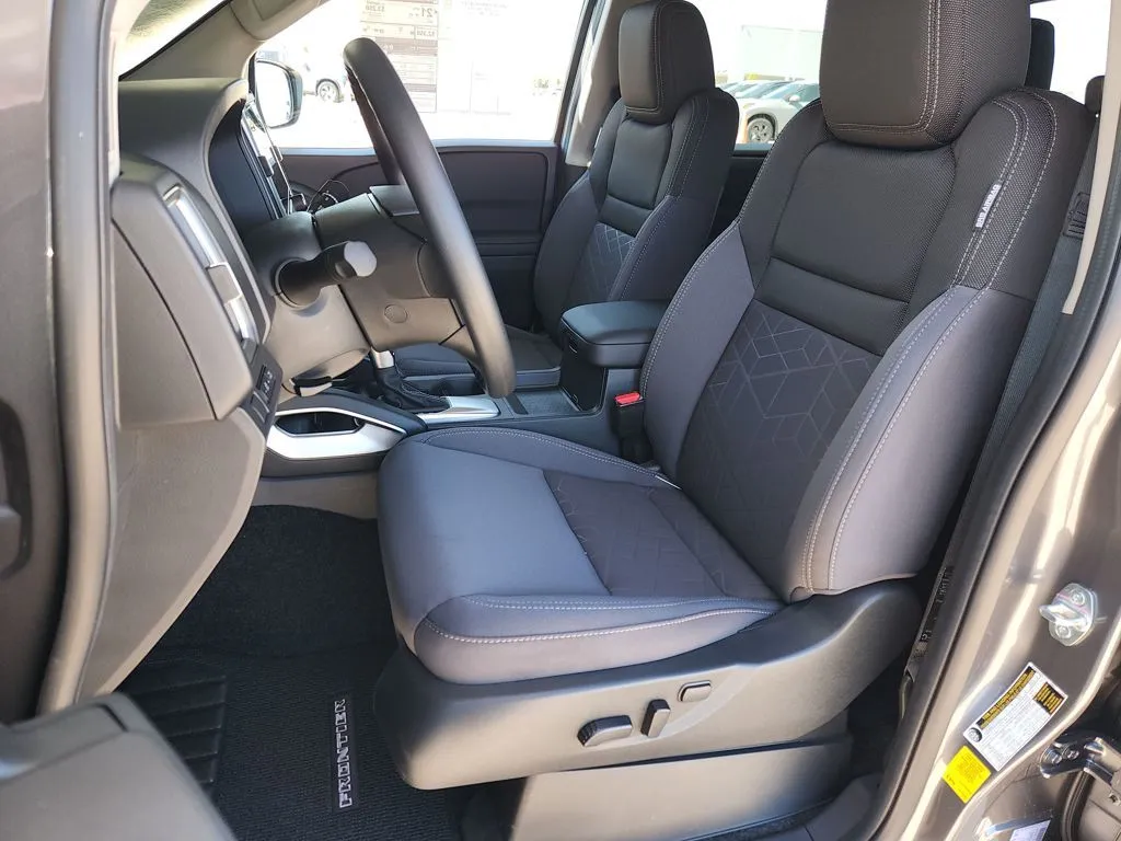 2026 Nissan Frontier SV - Photo 8