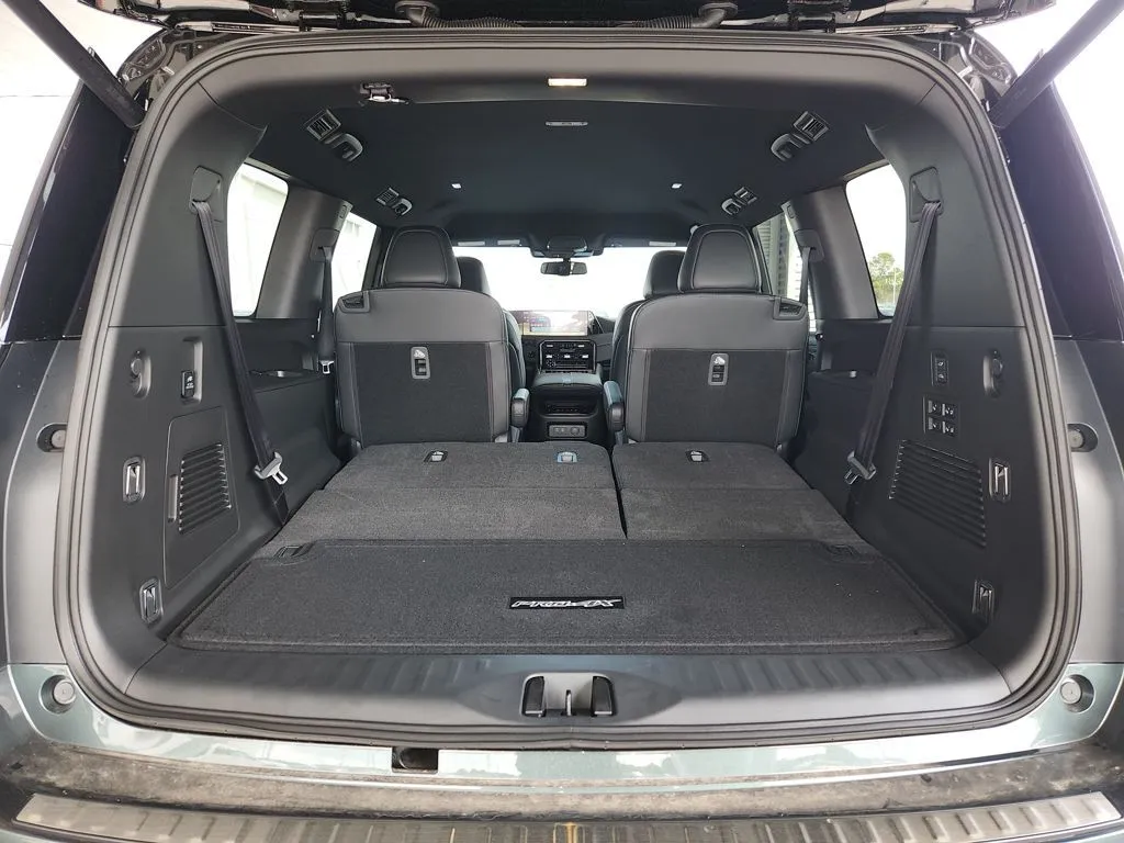 2026 Nissan Armada PRO-4X - Photo 9