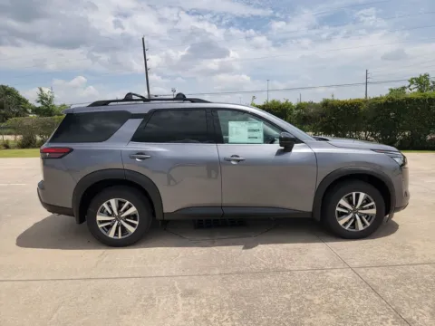 More photos of 2026 Nissan Pathfinder SL at Fred Haas Nissan, TX