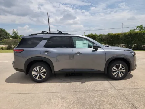 More photos of 2026 Nissan Pathfinder SL at Fred Haas Nissan, TX