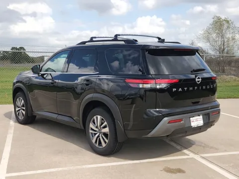 More photos of 2026 Nissan Pathfinder SL at Fred Haas Nissan, TX