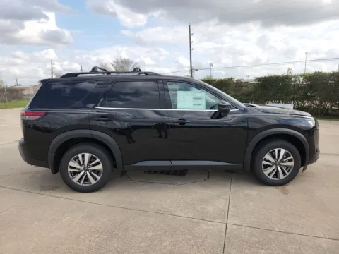 More photos of 2026 Nissan Pathfinder SL at Fred Haas Nissan, TX
