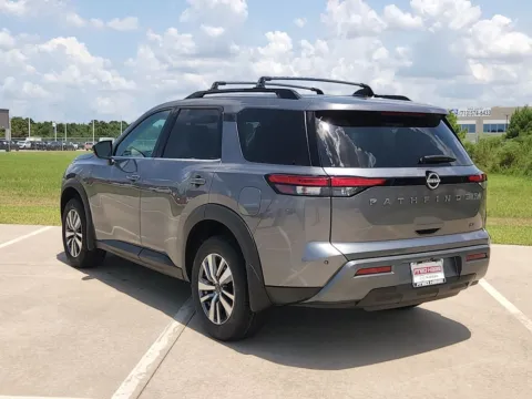 More photos of 2026 Nissan Pathfinder SL at Fred Haas Nissan, TX