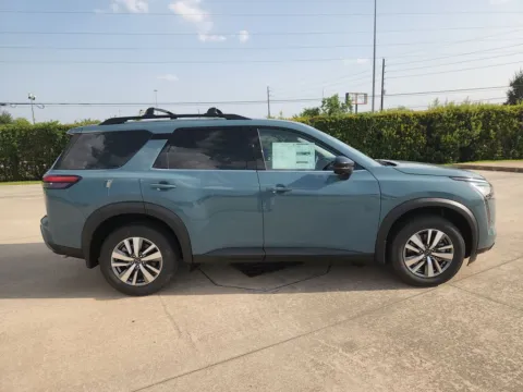 More photos of 2026 Nissan Pathfinder SL at Fred Haas Nissan, TX