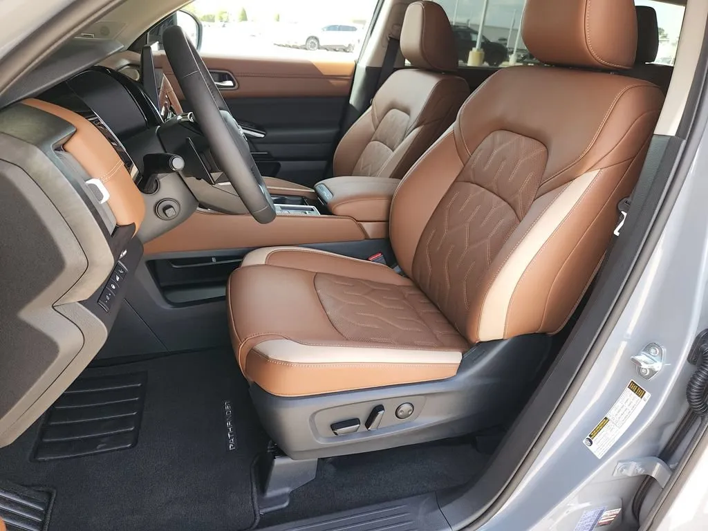2026 Nissan Pathfinder Platinum - Photo 8