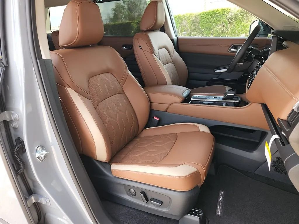 2026 Nissan Pathfinder Platinum - Photo 13
