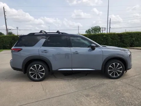 More photos of 2026 Nissan Pathfinder Platinum at Fred Haas Nissan, TX