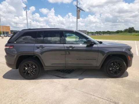 More photos of 2024 Jeep Grand Cherokee Altitude at Fred Haas Nissan, TX