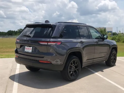 More photos of 2024 Jeep Grand Cherokee Altitude at Fred Haas Nissan, TX