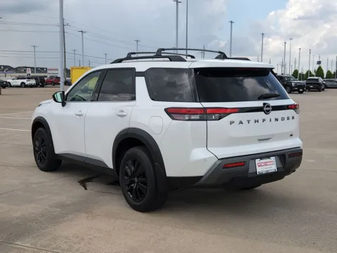 More photos of 2026 Nissan Pathfinder SL at Fred Haas Nissan, TX