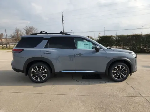 More photos of 2026 Nissan Pathfinder Platinum at Fred Haas Nissan, TX