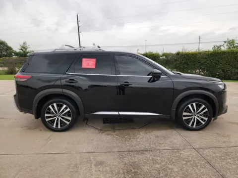 More photos of 2025 Nissan Pathfinder Platinum at Fred Haas Nissan, TX