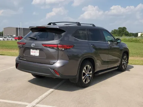 More photos of 2022 Toyota Highlander XLE at Fred Haas Nissan, TX