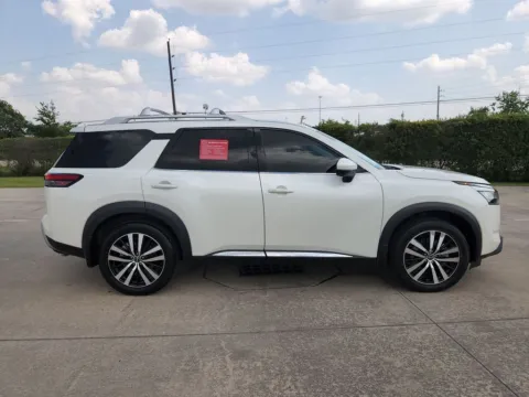 More photos of 2024 Nissan Pathfinder Platinum at Fred Haas Nissan, TX