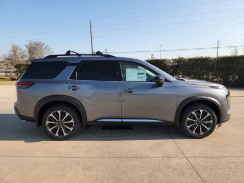 More photos of 2026 Nissan Pathfinder Platinum at Fred Haas Nissan, TX