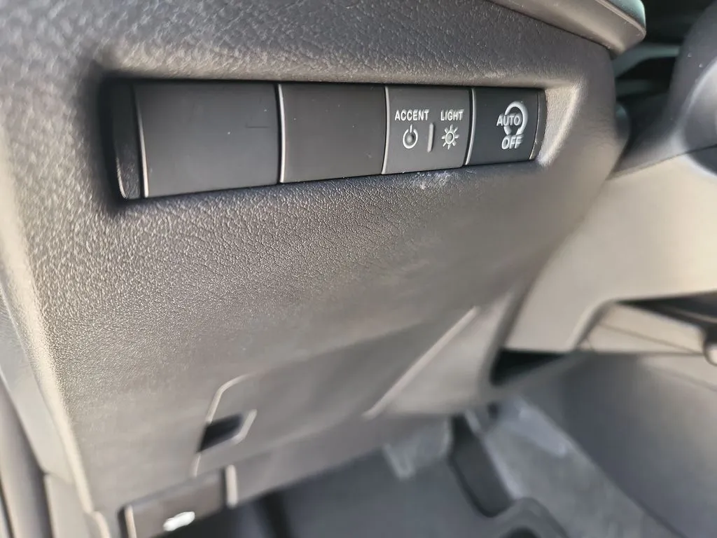 2026 Nissan KICKS SV - Photo 8