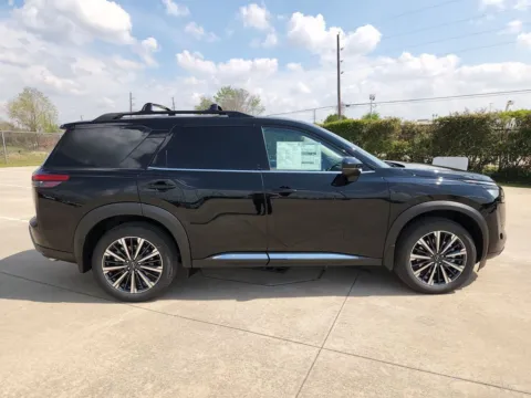 More photos of 2026 Nissan Pathfinder Platinum at Fred Haas Nissan, TX