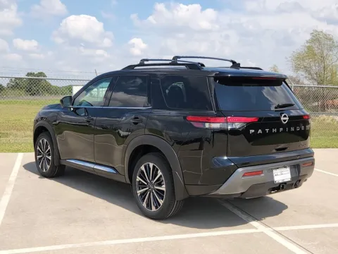 More photos of 2026 Nissan Pathfinder Platinum at Fred Haas Nissan, TX